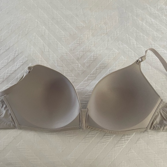 Victoria’s Secret 38C, Seamless Gray No Wire Bra - Picture 2 of 5